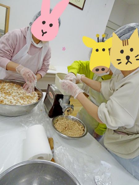 大豆をつぶしまーす