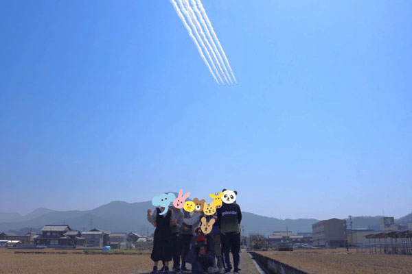 ブルーインパルスと記念撮影