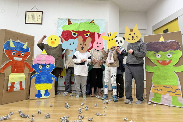 鬼と記念撮影